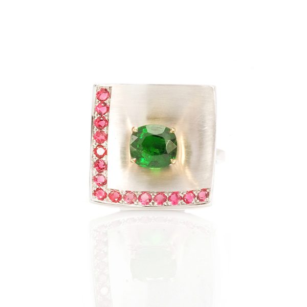 Bague Nymphéa, Or Blanc 18k, Grenat Tsavorite et Spinelles 1