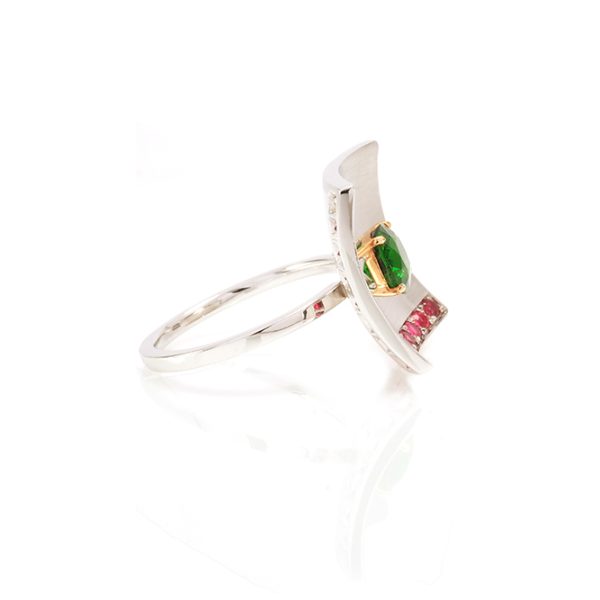 Bague Nymphéa, Or Blanc 18k, Grenat Tsavorite et Spinelles 4