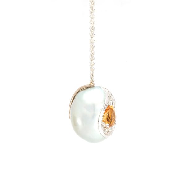 Pendentif Larme, or balnc, perle baroque, diamants et saphir orange 3
