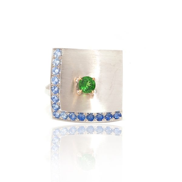 Bague Nymphéa Bleue, or grenat et saphirs 1