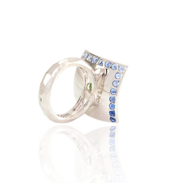 Bague Nymphéa Bleue, or grenat et saphirs 3
