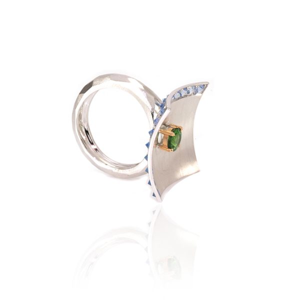 Bague Nymphéa Bleue, or grenat et saphirs 4