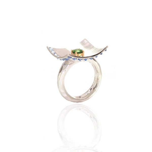 Bague Nymphéa Bleue, or grenat et saphirs 7