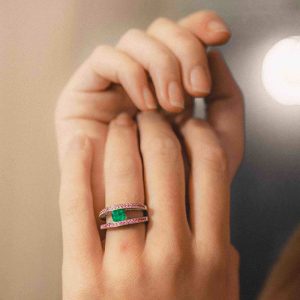 Bague Emeraude, Saphirs roses et Diamants 8